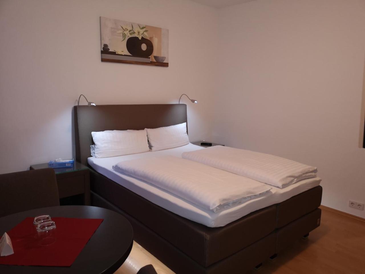 Tuniberg Restaurant Hotel Freiburg im Breisgau Bilik gambar