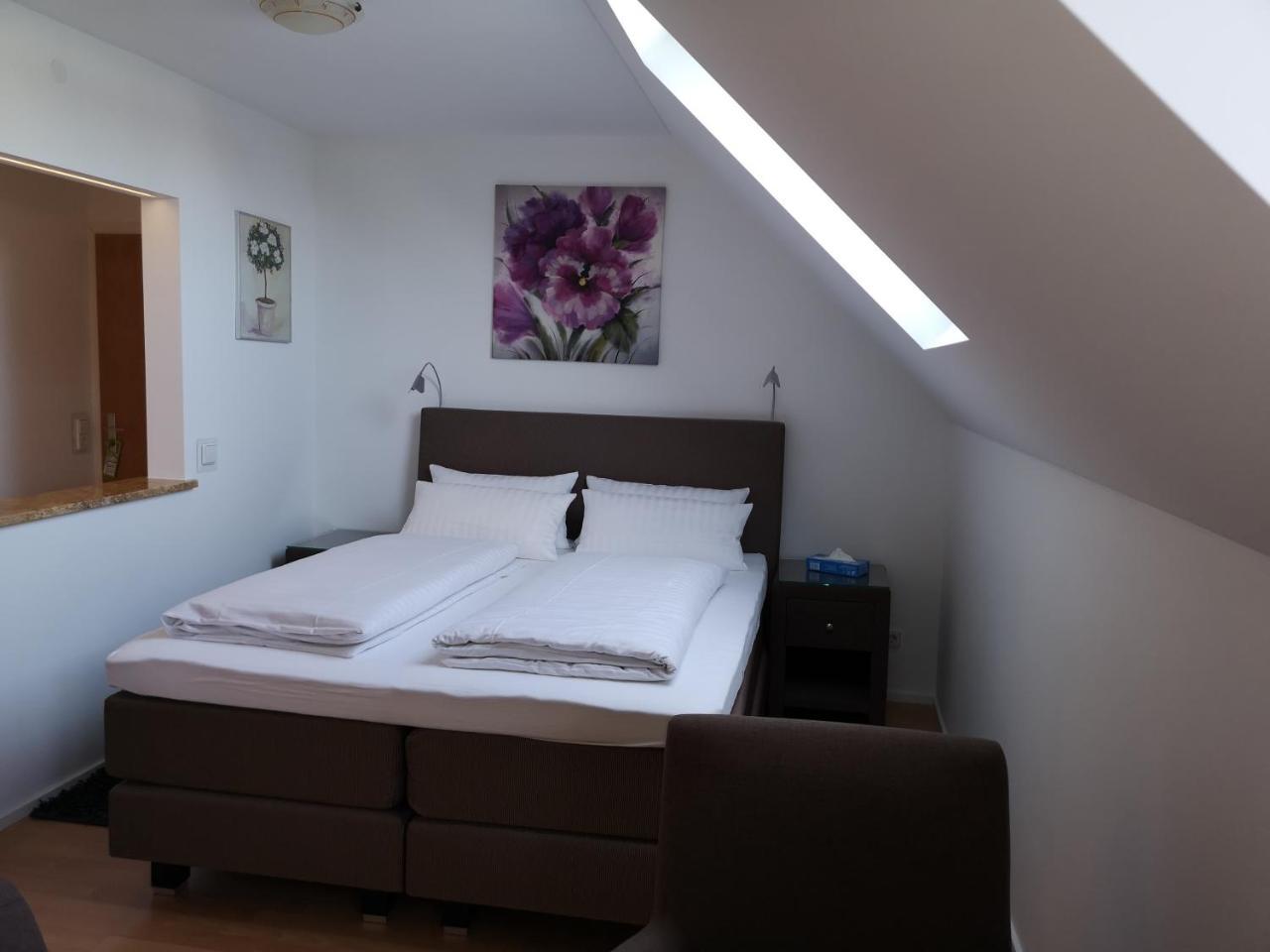 Tuniberg Restaurant Hotel Freiburg im Breisgau Bilik gambar